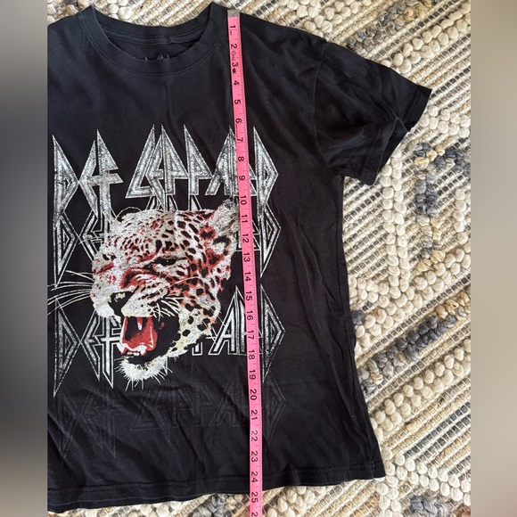 Def Leppard Graphic Tee - Picture 6 of 6